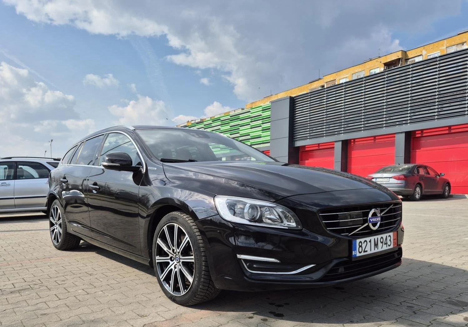 Volvo V60 D6/ДИСТРОНИК/LINE ASSIST/FULL, снимка 2 - Автомобили и джипове - 53778204