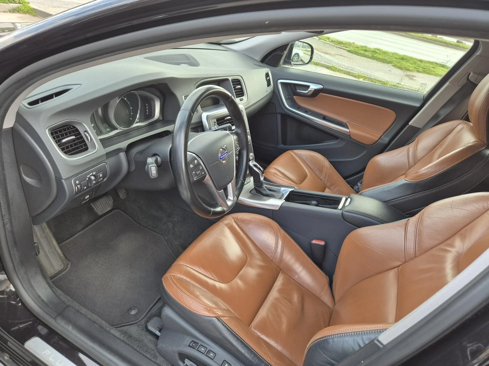 Volvo V60 D6/ДИСТРОНИК/LINE ASSIST/FULL, снимка 8 - Автомобили и джипове - 53778204