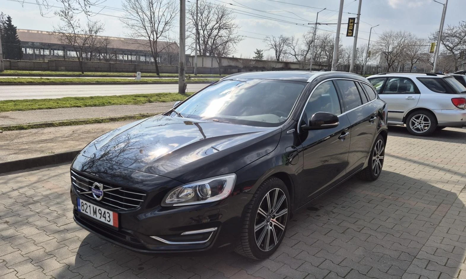 Volvo V60 D6/ДИСТРОНИК/LINE ASSIST/FULL, снимка 3 - Автомобили и джипове - 53778204