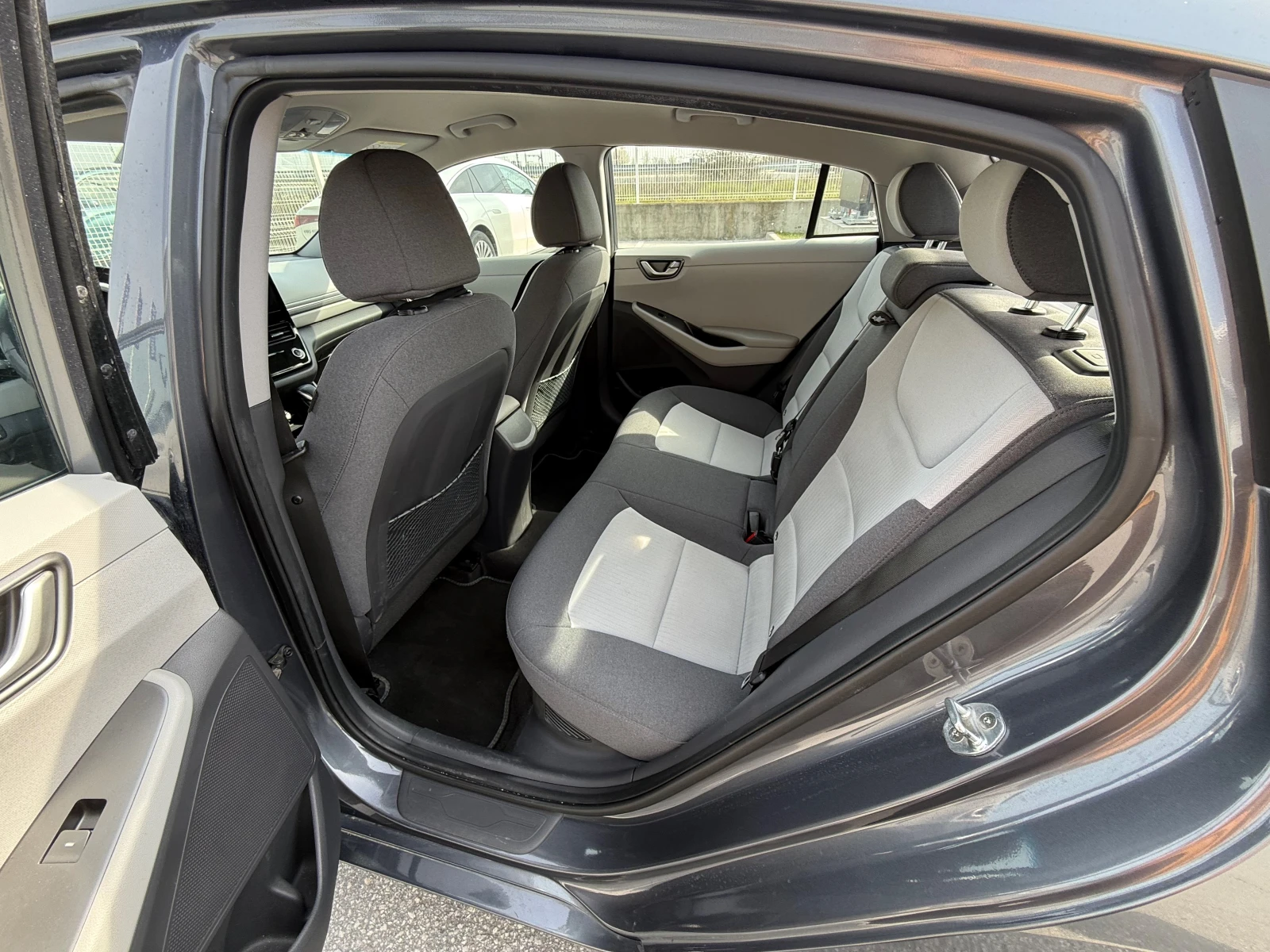 Hyundai Ioniq, снимка 10 - Автомобили и джипове - 54009886