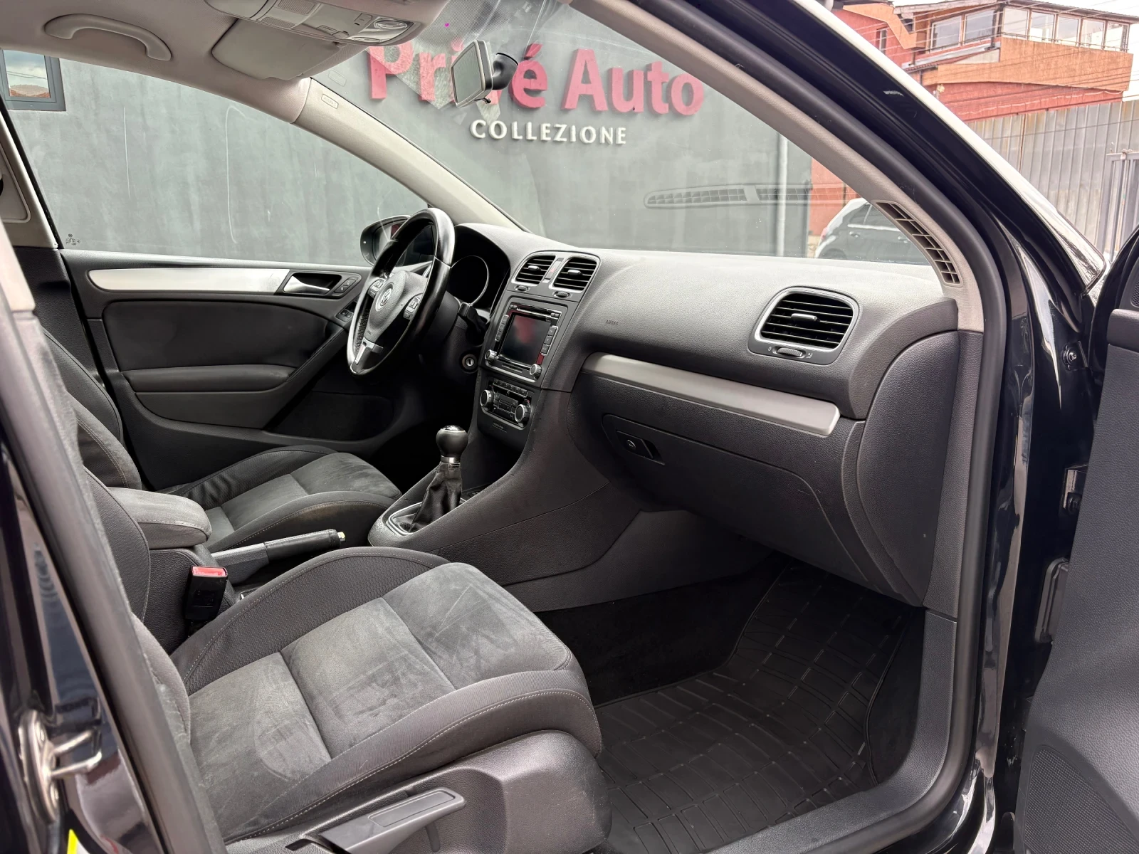 VW Golf VI, 2.0TD, 140hp, снимка 10 - Автомобили и джипове - 54361634