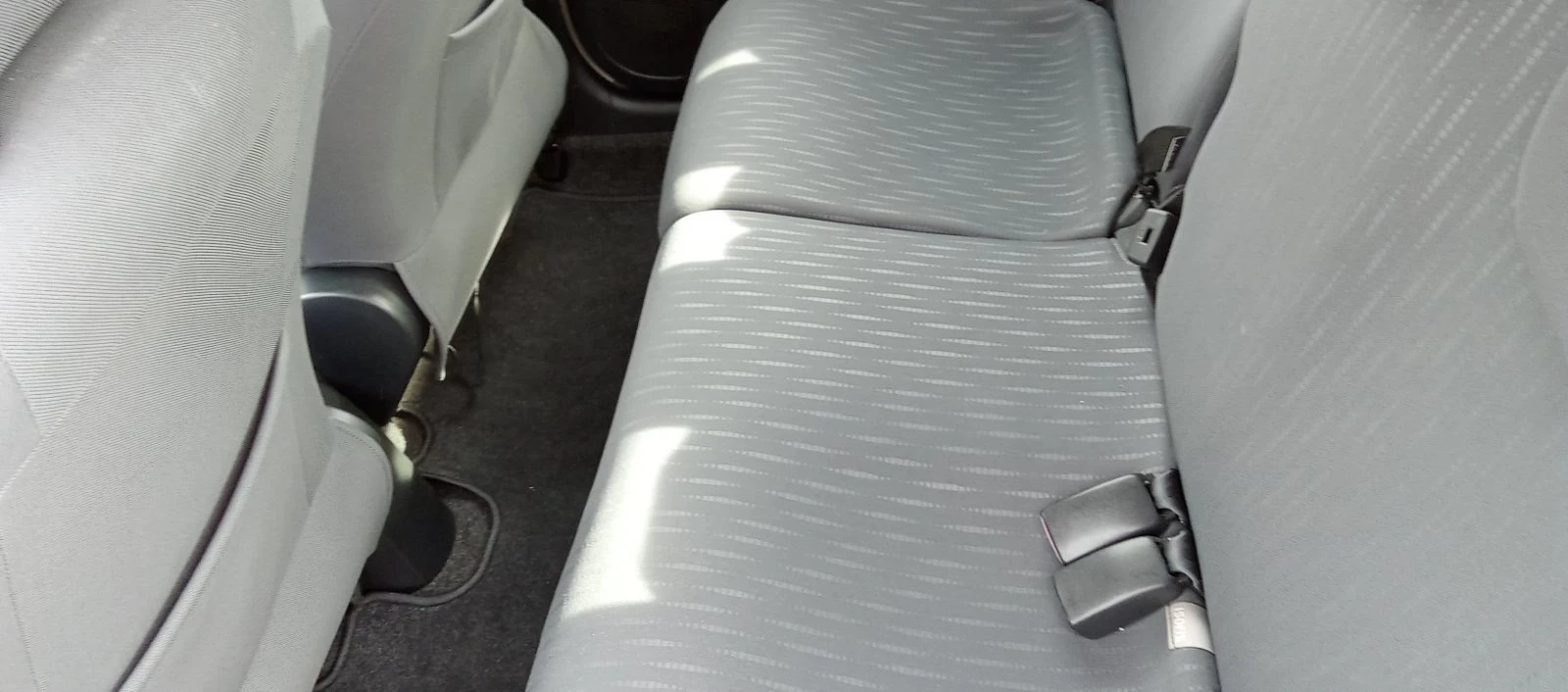 Toyota Yaris Лек автомобил, снимка 7 - Автомобили и джипове - 54988283