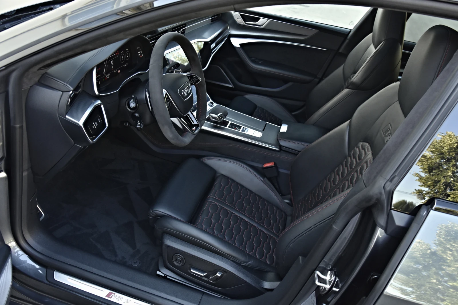 Audi Rs7 4.0TFSI 2xCARBON B&O EXCLUSIVE CERAMIC PANO305KM/H, снимка 8 - Автомобили и джипове - 55496783