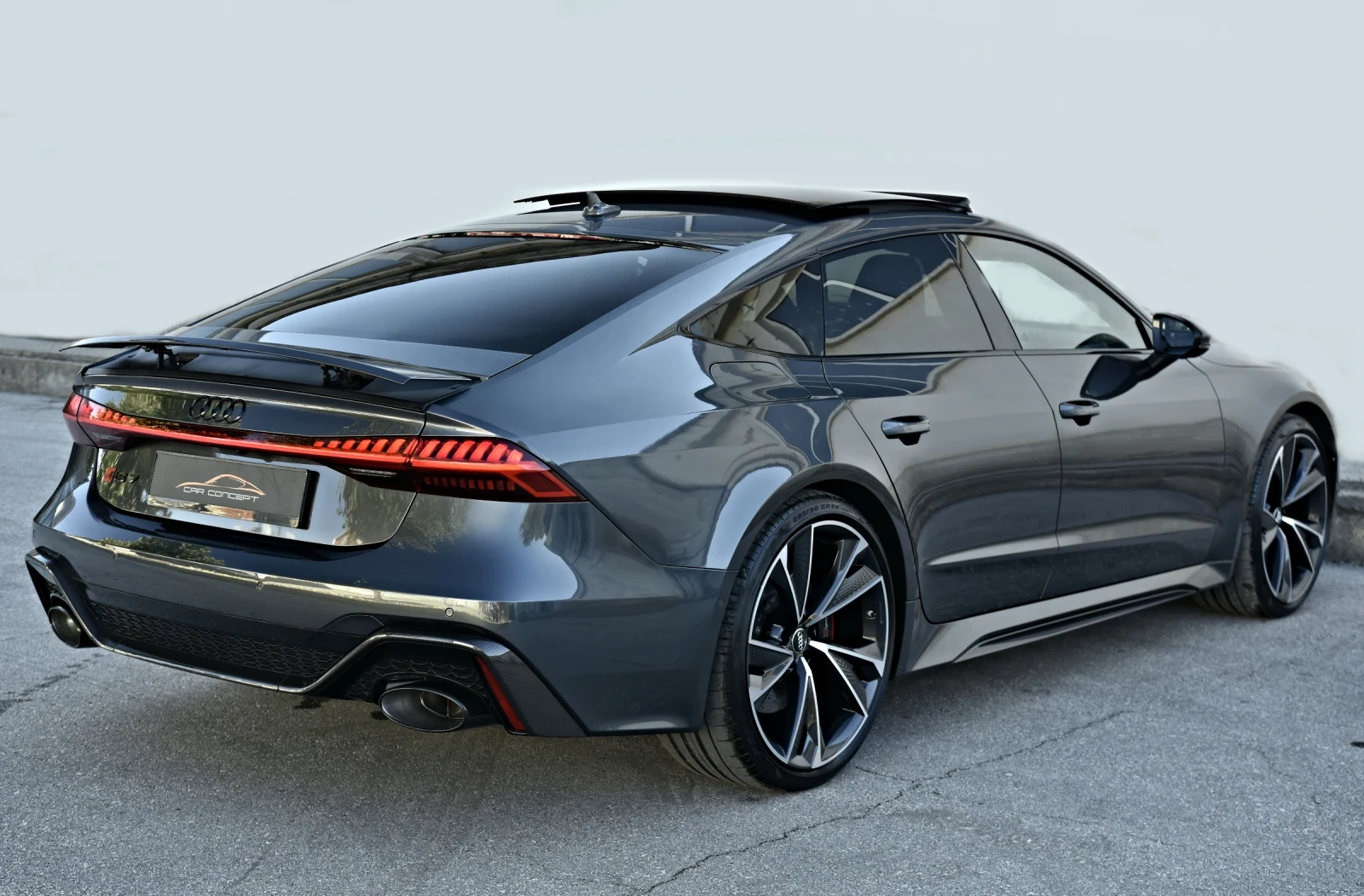 Audi Rs7 4.0TFSI 2xCARBON B&O EXCLUSIVE CERAMIC PANO305KM/H, снимка 4 - Автомобили и джипове - 55496783