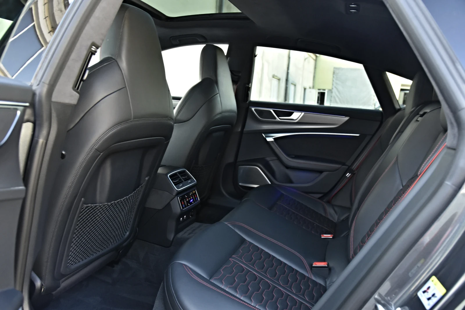 Audi Rs7 4.0TFSI 2xCARBON B&O EXCLUSIVE CERAMIC PANO305KM/H, снимка 16 - Автомобили и джипове - 55496783