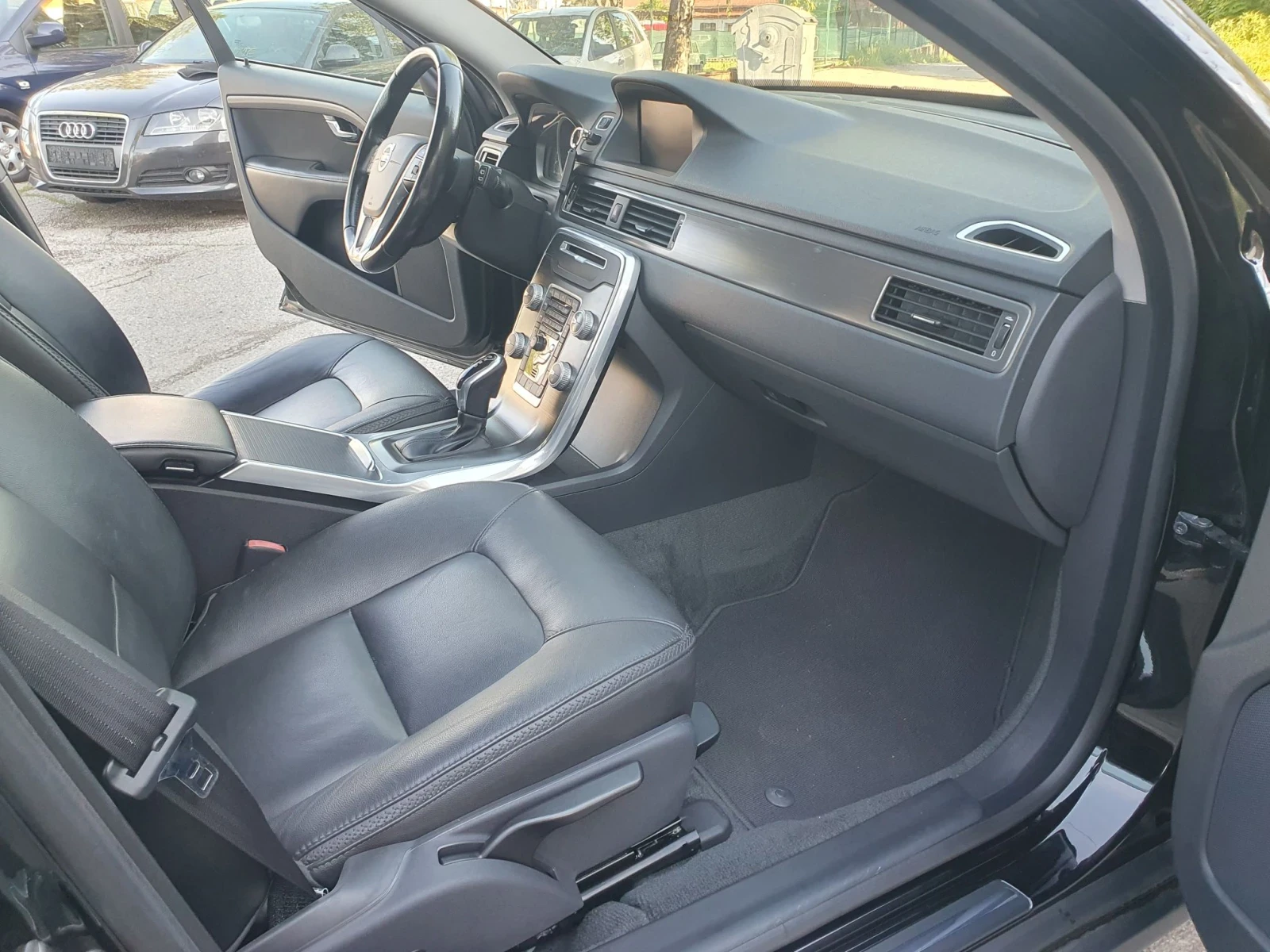 Volvo Xc70, снимка 12 - Автомобили и джипове - 55600468