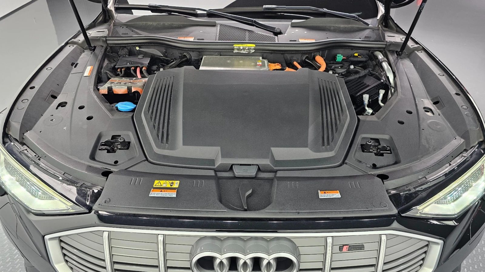 Audi E-Tron 50 Quattro, снимка 3 - Автомобили и джипове - 56012124