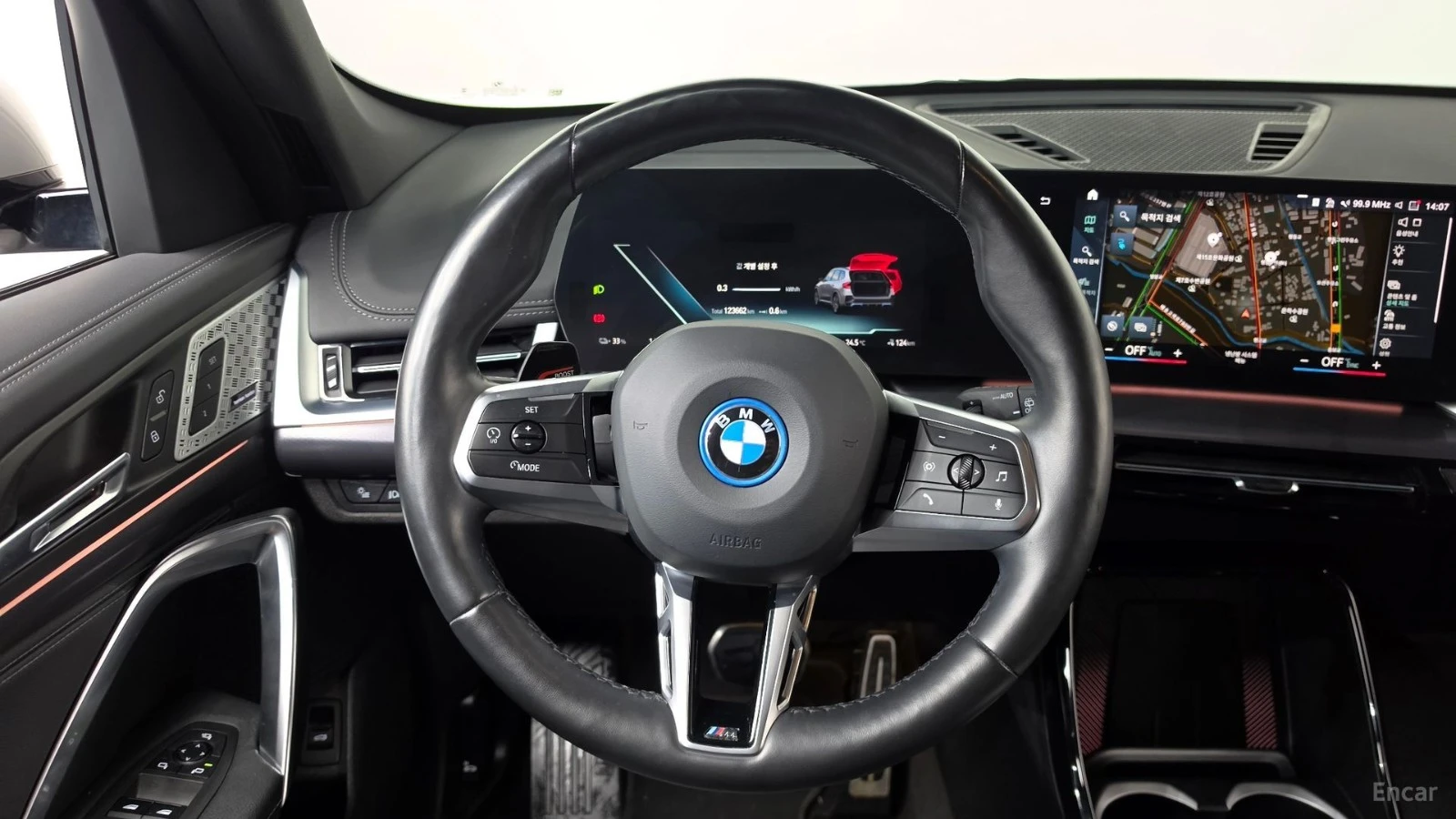 BMW iX1 xDRIVE30 M SPORT| 313HP| HUD| 360| HK| ACC, снимка 10 - Автомобили и джипове - 56119148