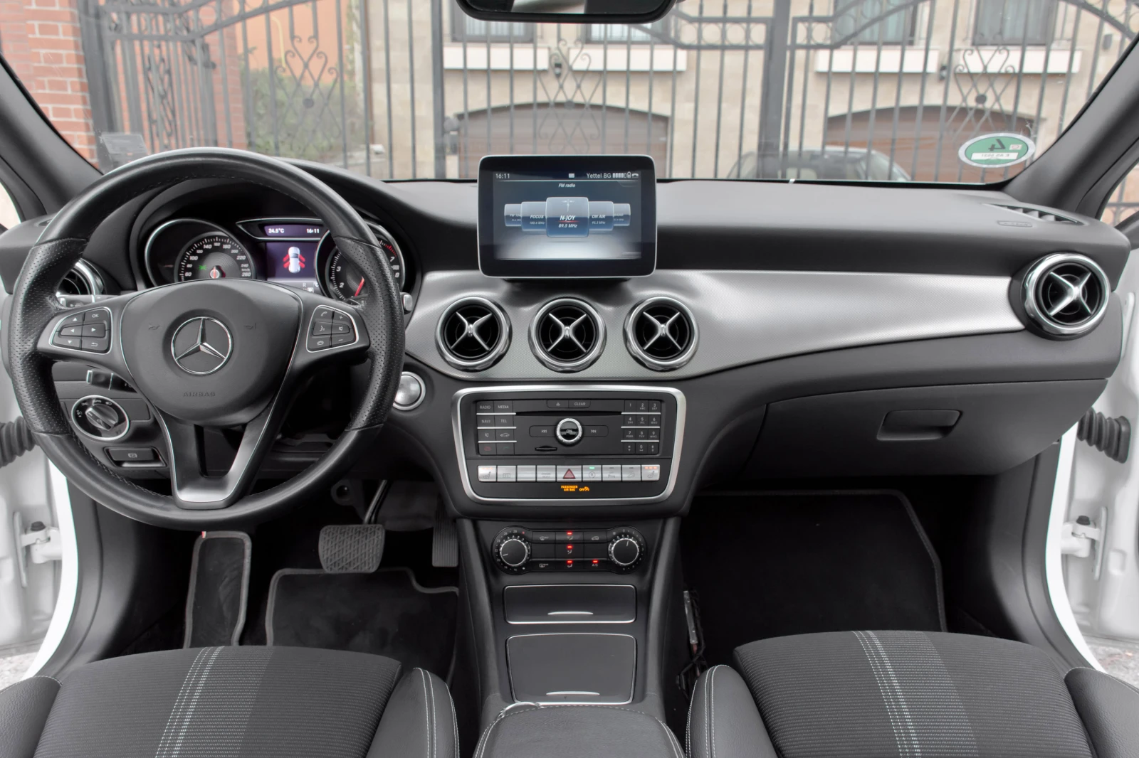 Mercedes-Benz GLA 250 4-matic Panorama - изображение 10
