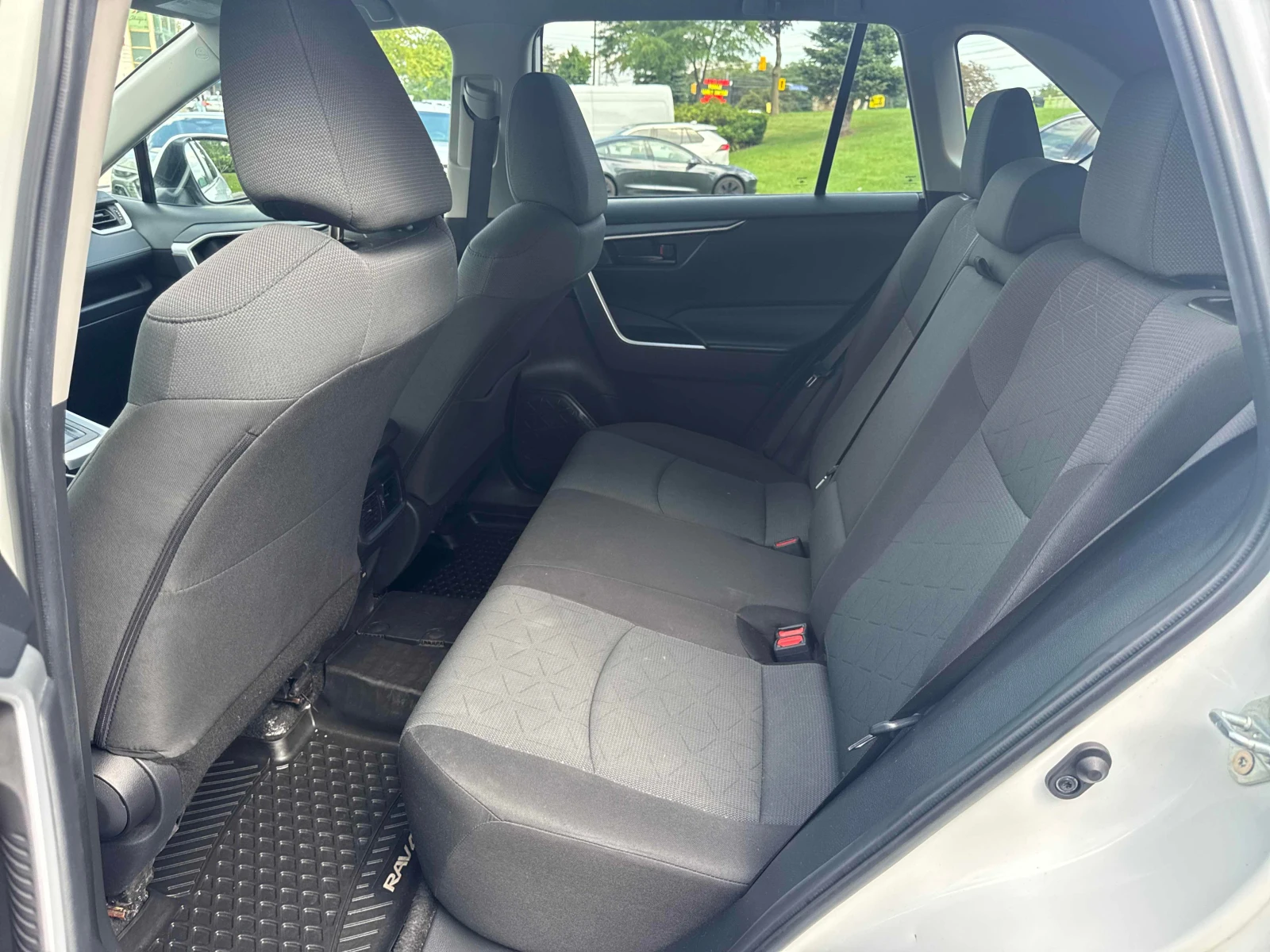 Toyota Rav4 * LE * CARFAX * БЕЗ ПЪРВОНАЧАЛНА ВНОСКА, снимка 10 - Автомобили и джипове - 56064518