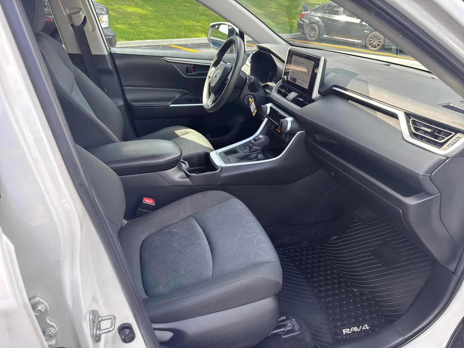 Toyota Rav4 * LE * CARFAX * БЕЗ ПЪРВОНАЧАЛНА ВНОСКА, снимка 13 - Автомобили и джипове - 56064518