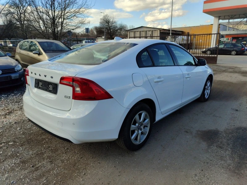 Volvo S60 2.0 D3 Kinetic, снимка 4 - Автомобили и джипове - 44013249