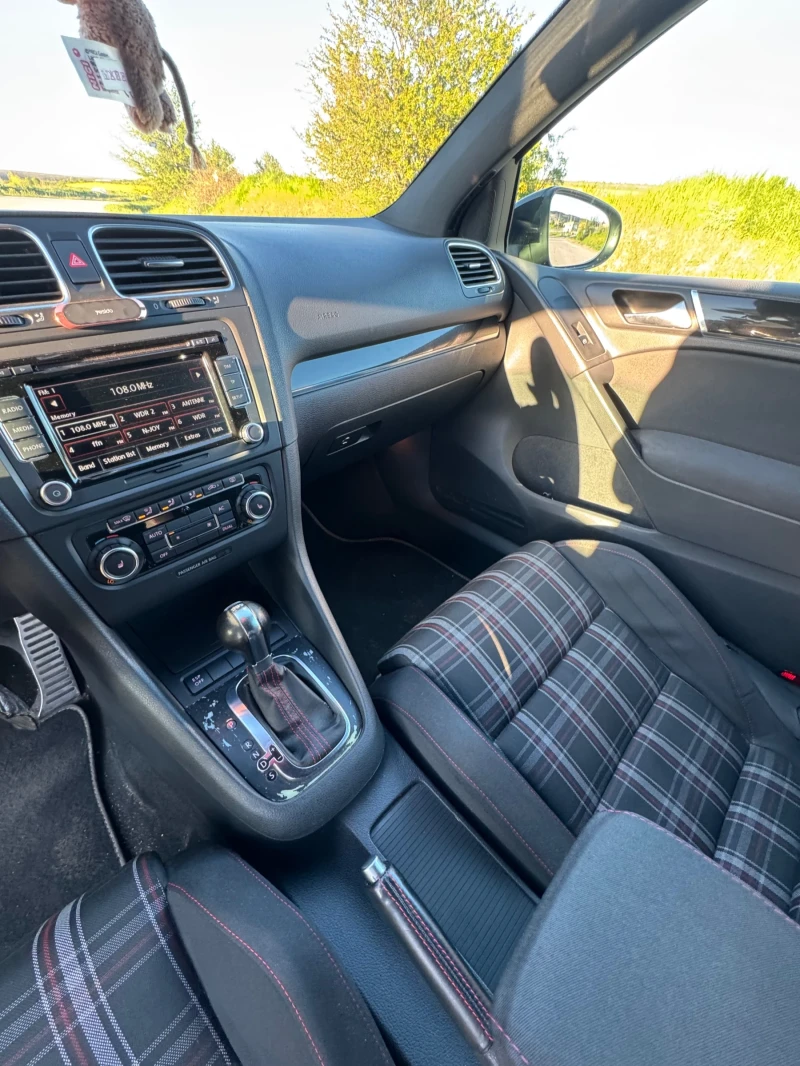 VW Golf GTI 2.0T 235, снимка 12 - Автомобили и джипове - 52056071