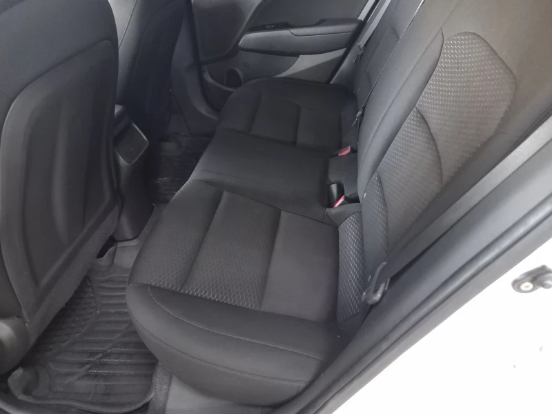 Hyundai Elantra, снимка 15 - Автомобили и джипове - 52650546