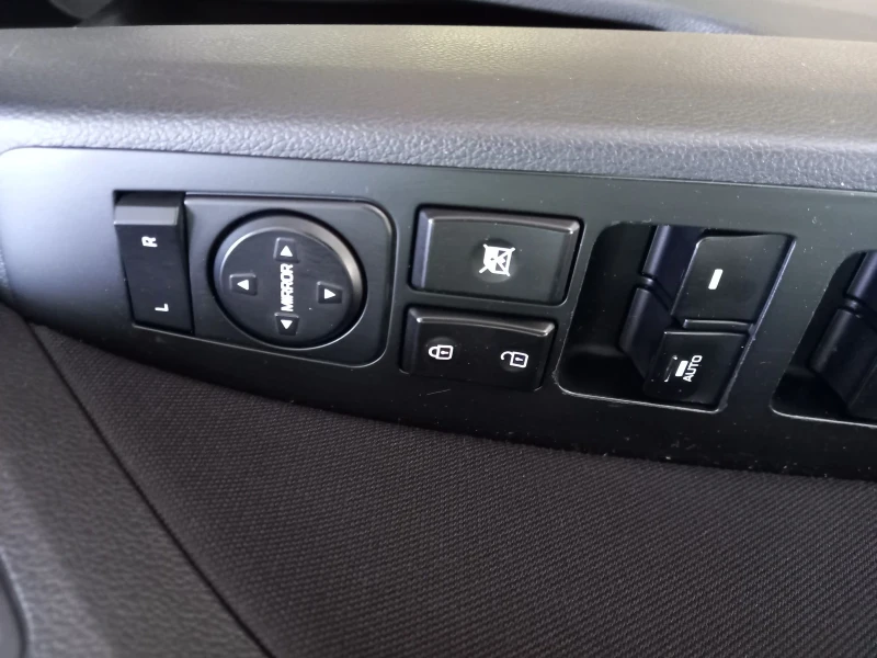 Hyundai Elantra, снимка 14 - Автомобили и джипове - 52650546