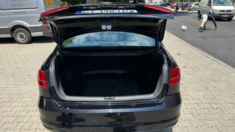 VW Jetta 2.0 TDI, снимка 10 - Автомобили и джипове - 52788135