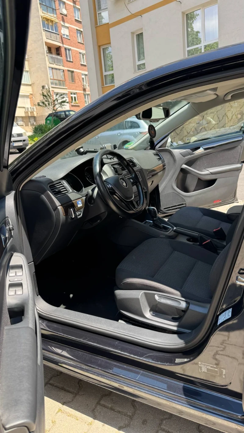 VW Jetta 2.0 TDI, снимка 4 - Автомобили и джипове - 52788135