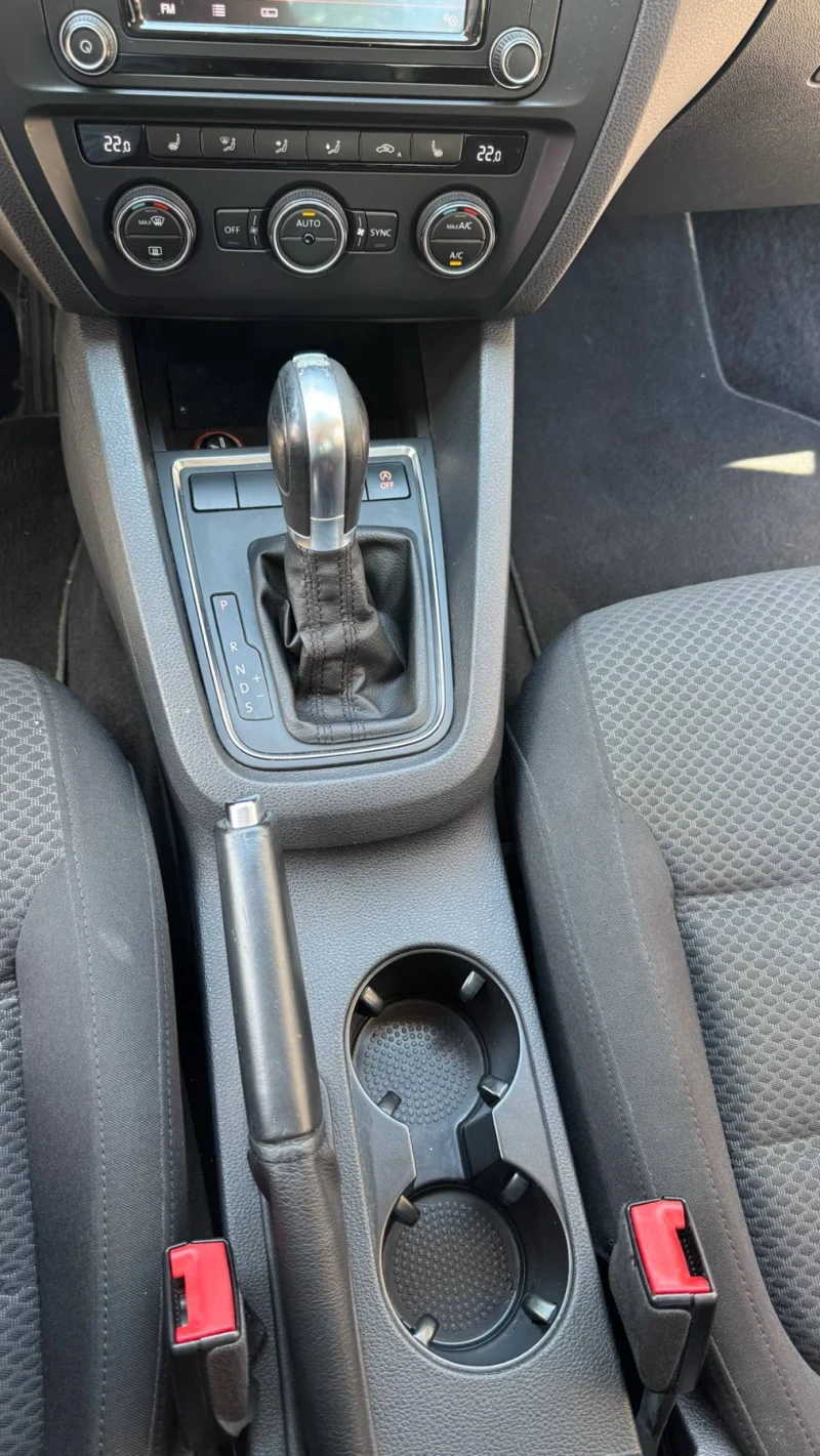 VW Jetta 2.0 TDI, снимка 7 - Автомобили и джипове - 52788135
