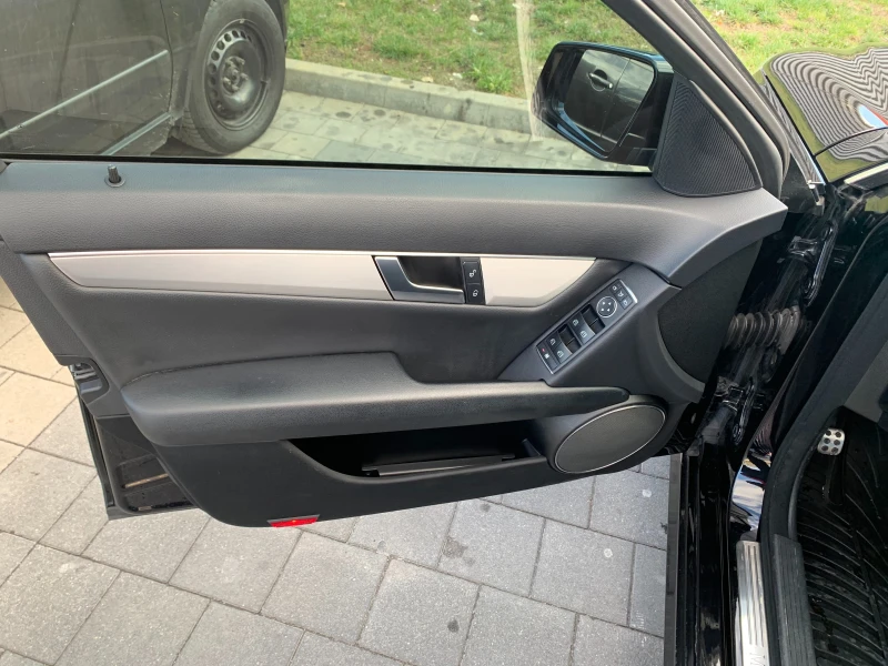 Mercedes-Benz C 220 CDI, AMG LINE, AVANTGARD, FULL SERVICE, NAVI, снимка 11 - Автомобили и джипове - 52300508