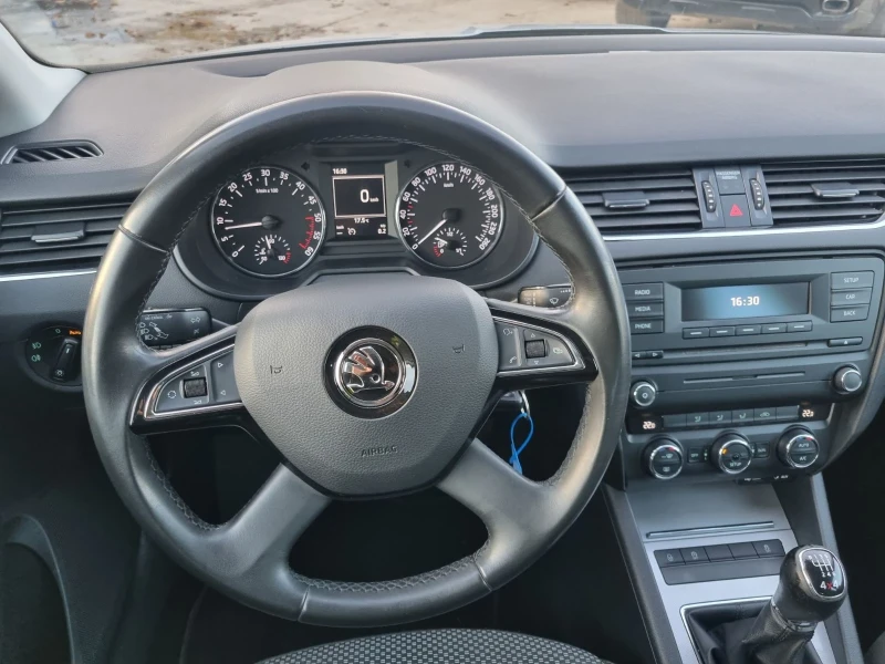 Skoda Octavia 2.0TDi 4x4 ШВЕЙЦАРИЯ, снимка 10 - Автомобили и джипове - 52270308