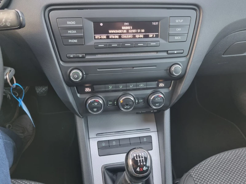 Skoda Octavia 2.0TDi 4x4 ШВЕЙЦАРИЯ, снимка 12 - Автомобили и джипове - 52270308