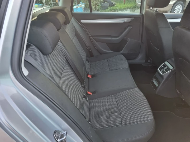 Skoda Octavia 2.0TDi 4x4 ШВЕЙЦАРИЯ, снимка 7 - Автомобили и джипове - 52270308