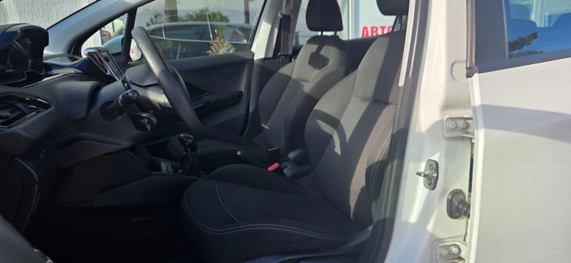Peugeot 208 66734км., снимка 9 - Автомобили и джипове - 52304858