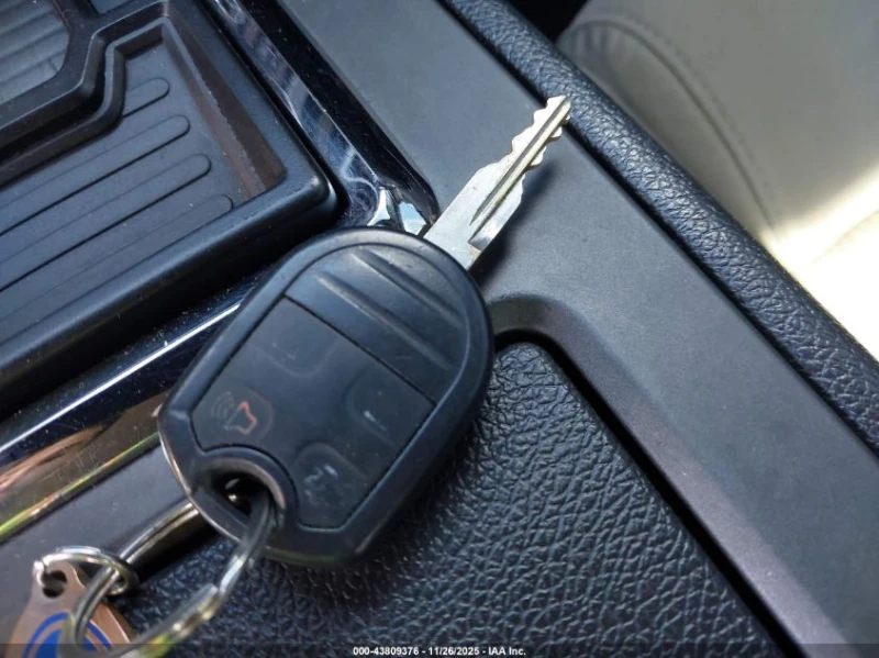 Ford Mustang 3.7L V-6 DOHC, VVT, 305HP Rear Wheel Drive, снимка 3 - Автомобили и джипове - 52775548