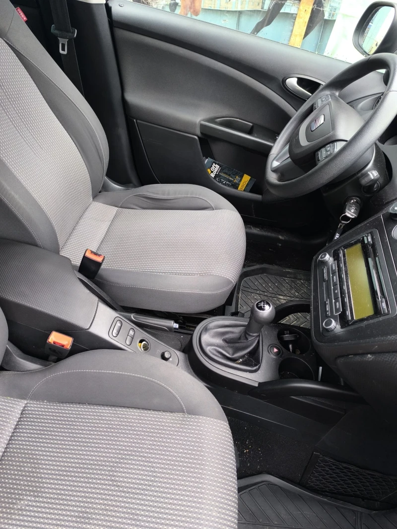 Seat Altea 1.6 дизел 2011г, снимка 8 - Автомобили и джипове - 53393137