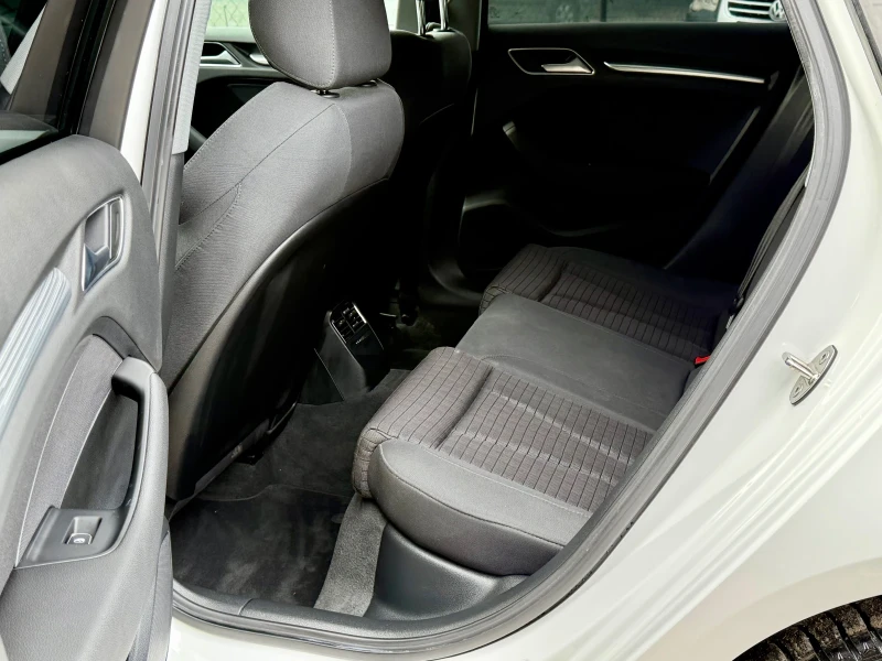 Audi A3 Facelift* 2.0TDI* Quattro* 4x4* БялаПерла* Navi* У, снимка 15 - Автомобили и джипове - 53558522