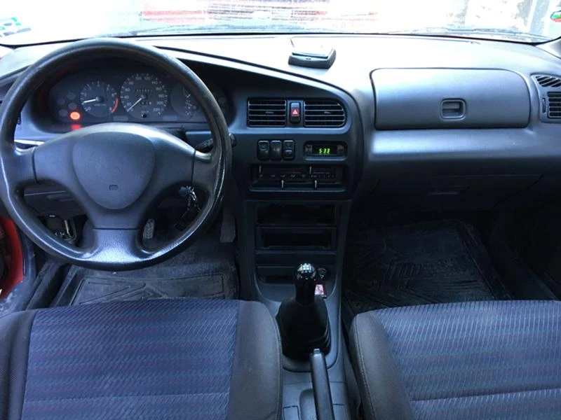 Mazda 323 1.5/16V , снимка 9 - Автомобили и джипове - 47220132