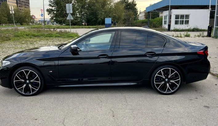 BMW 530 e Plug-in Hybrid xDrive M Sport, снимка 4 - Автомобили и джипове - 48443963