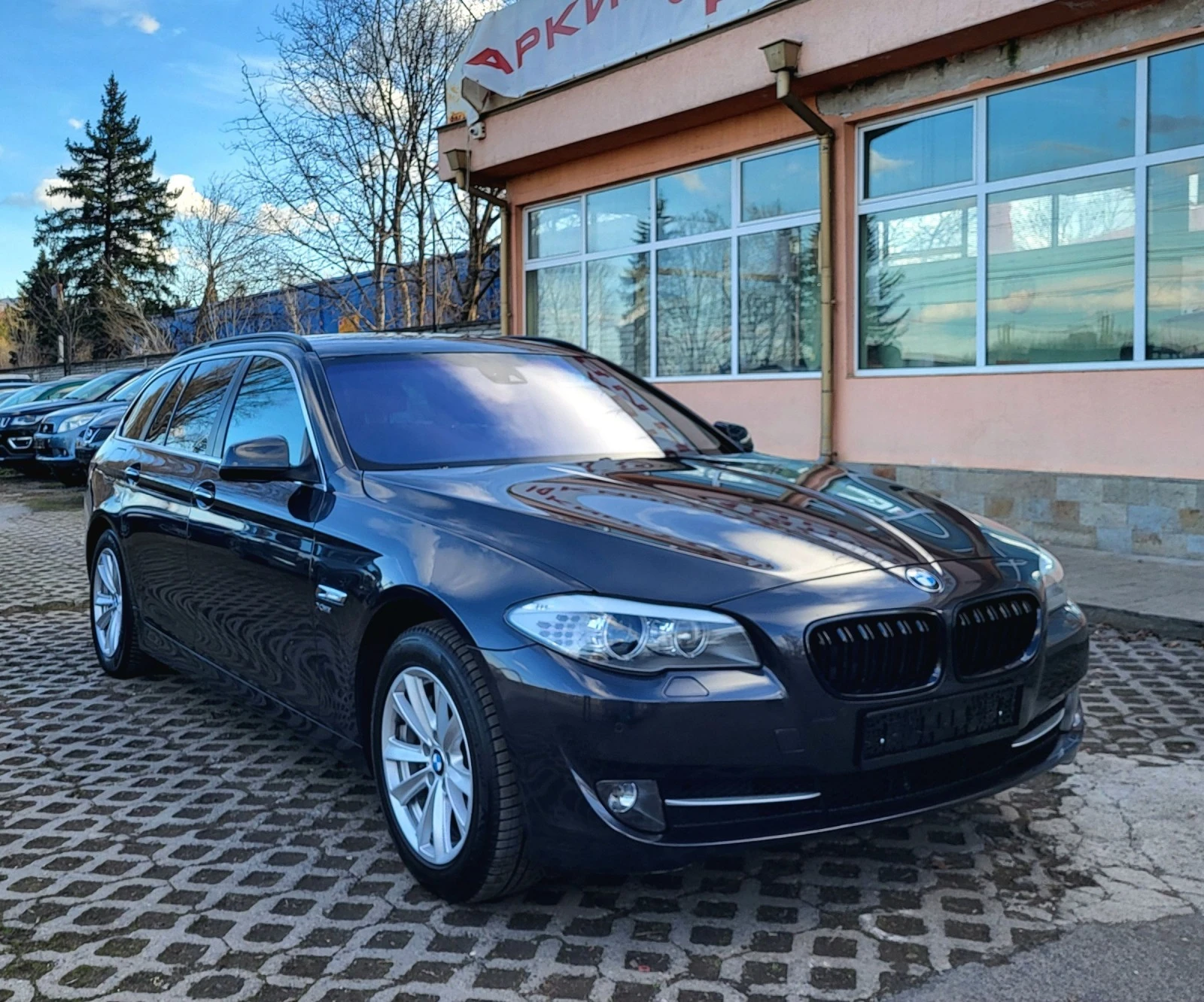 BMW 530 xDrive Touring Steptronic 258 к.с. - изображение 3