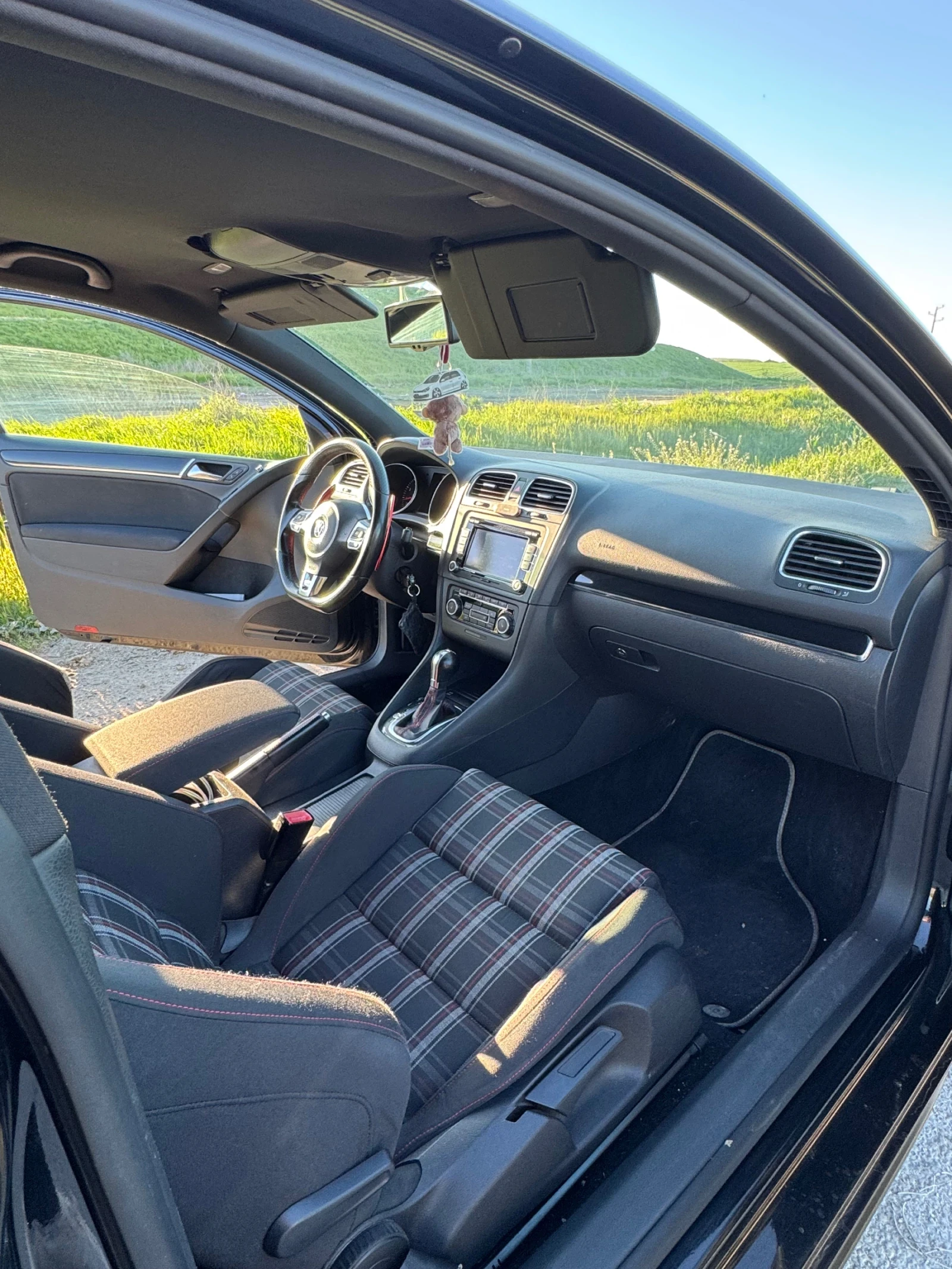 VW Golf GTI 2.0T 235 - изображение 3