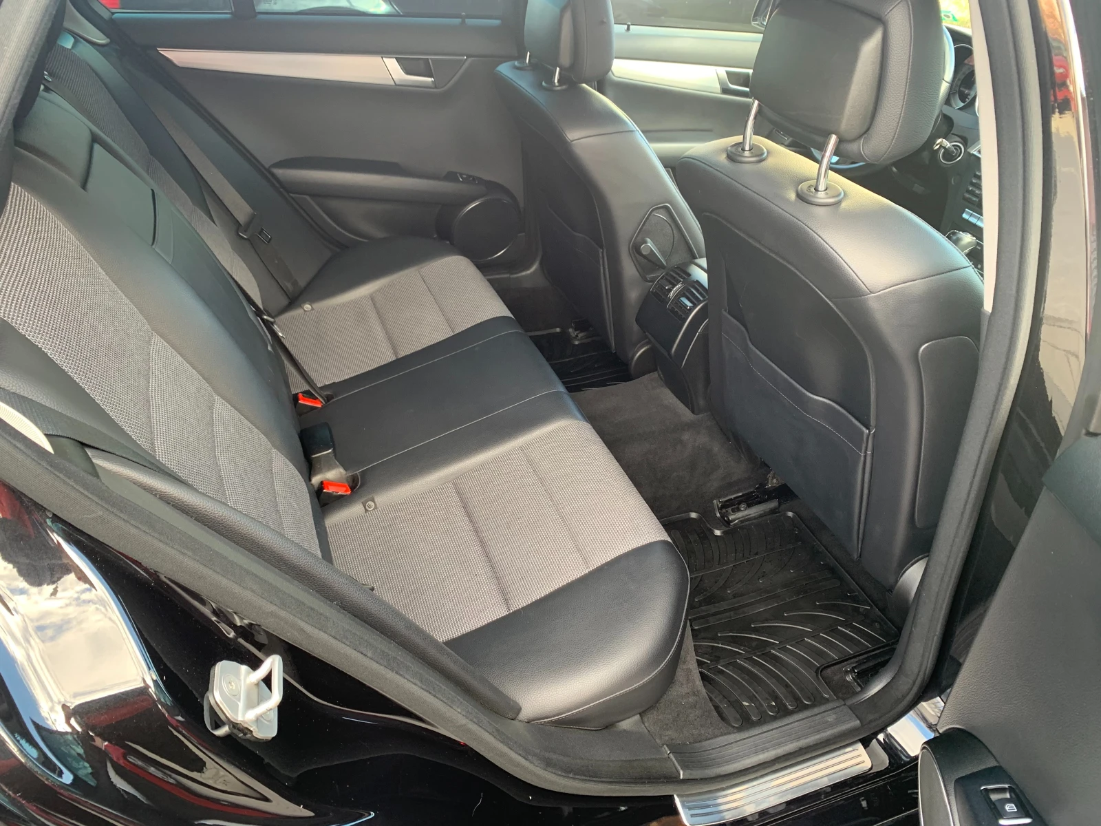 Mercedes-Benz C 220 CDI, AMG LINE, AVANTGARD, FULL SERVICE, NAVI - изображение 9