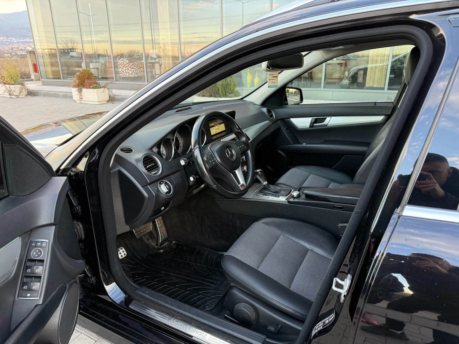 Mercedes-Benz C 220 CDI, AMG LINE, AVANTGARD, FULL SERVICE, NAVI - изображение 6