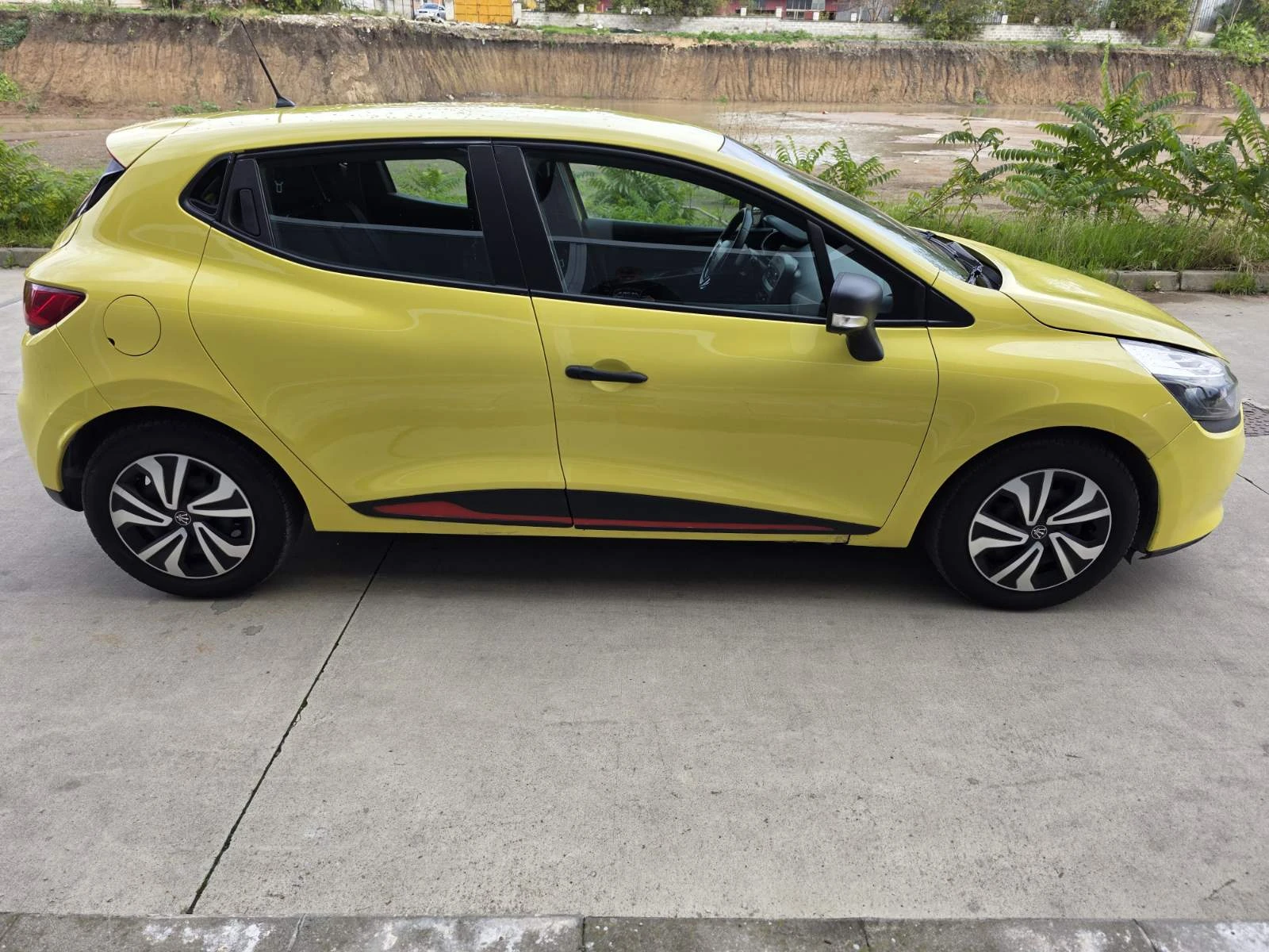 Renault Clio 1.2 - изображение 8