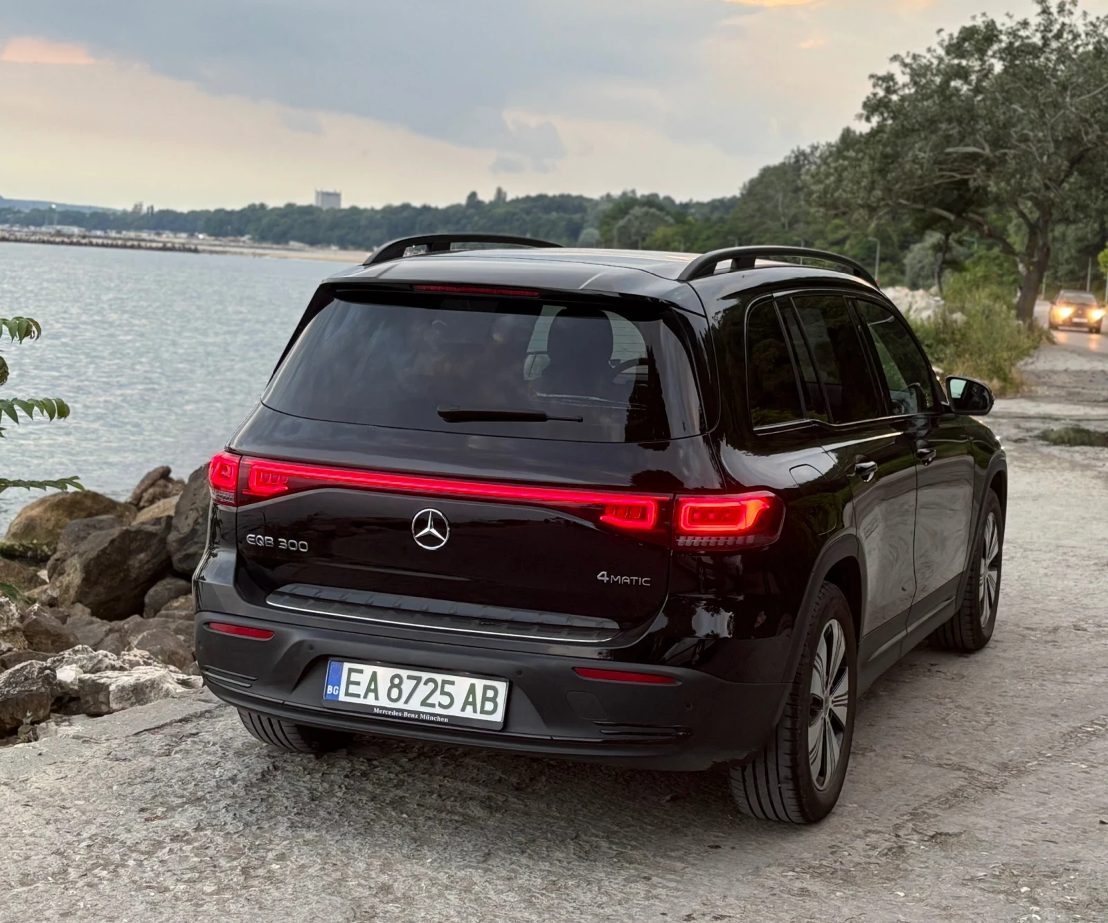 Mercedes-Benz EQB 300 4MATIC - изображение 2