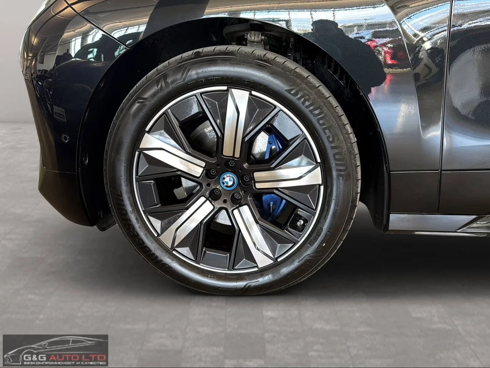 BMW iX xDrive50/523HP/LASER/PANO/H&K/AHK/360/H.PUMP/959g, снимка 4 - Автомобили и джипове - 53913561
