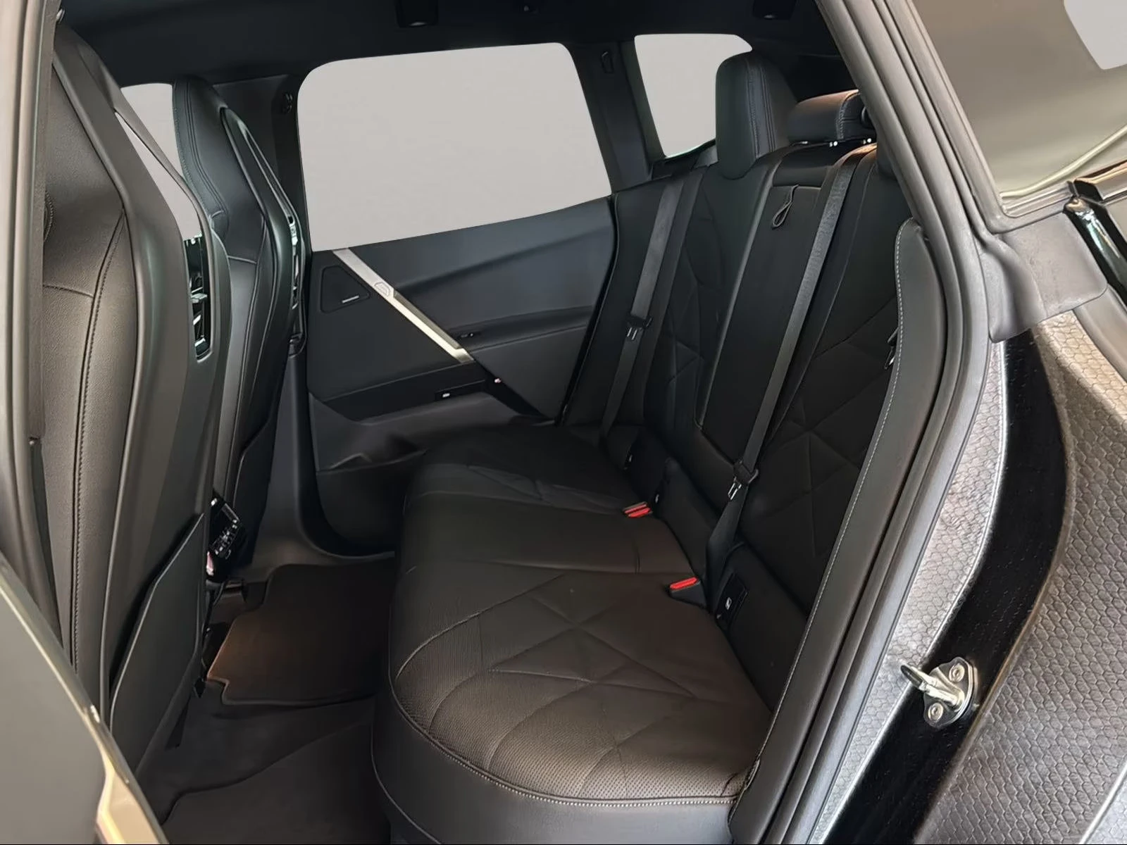 BMW iX xDrive50/523HP/LASER/PANO/H&K/AHK/360/H.PUMP/959g, снимка 13 - Автомобили и джипове - 53913561