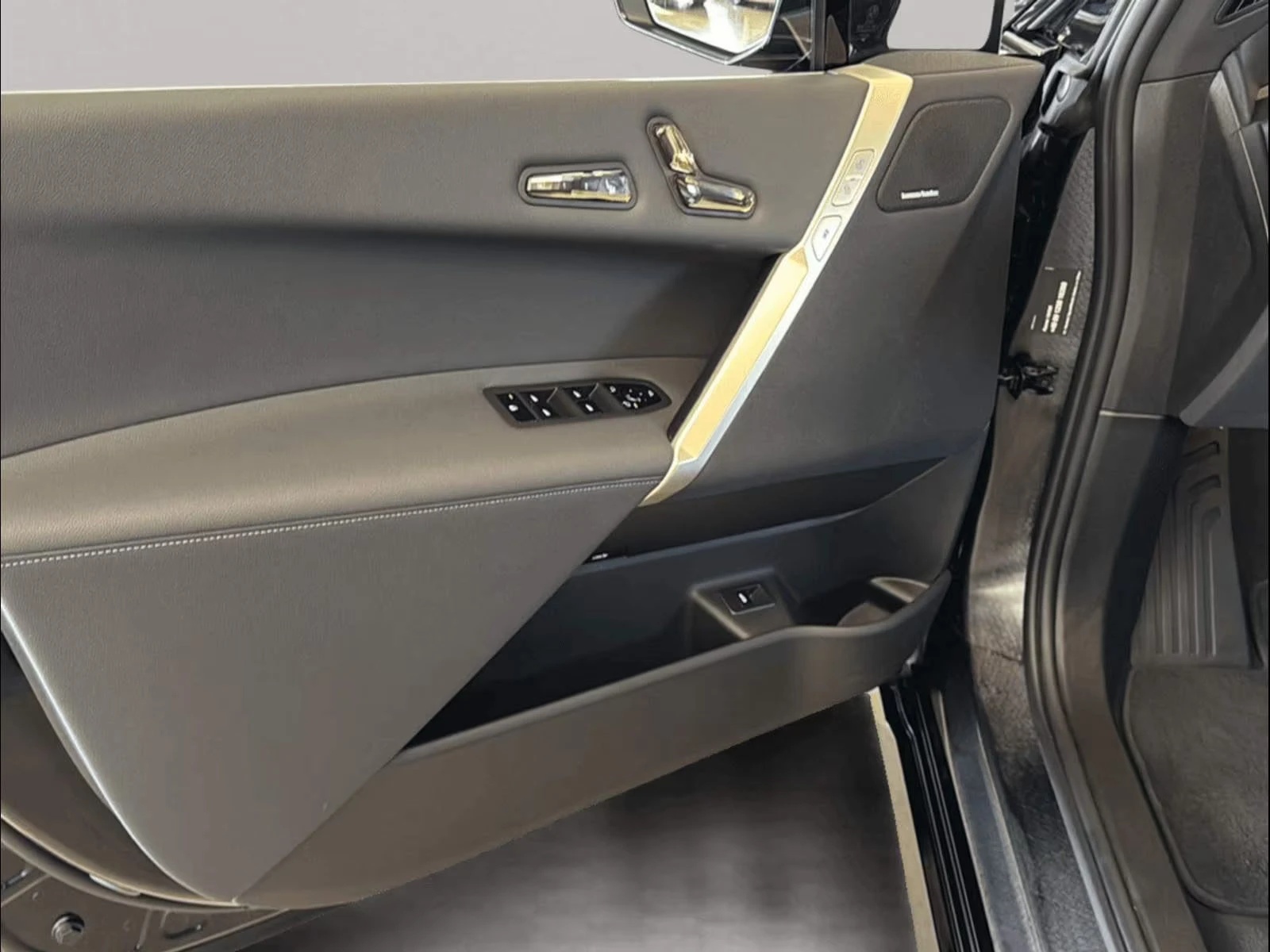 BMW iX xDrive50/523HP/LASER/PANO/H&K/AHK/360/H.PUMP/959g, снимка 11 - Автомобили и джипове - 53913561