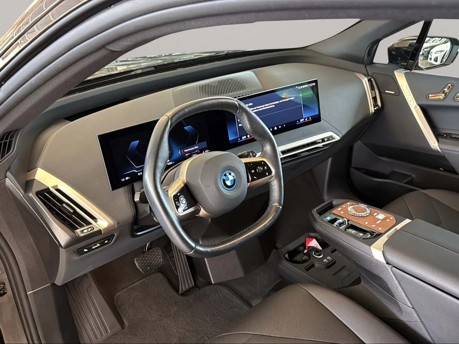 BMW iX xDrive50/523HP/LASER/PANO/H&K/AHK/360/H.PUMP/959g, снимка 6 - Автомобили и джипове - 53913561