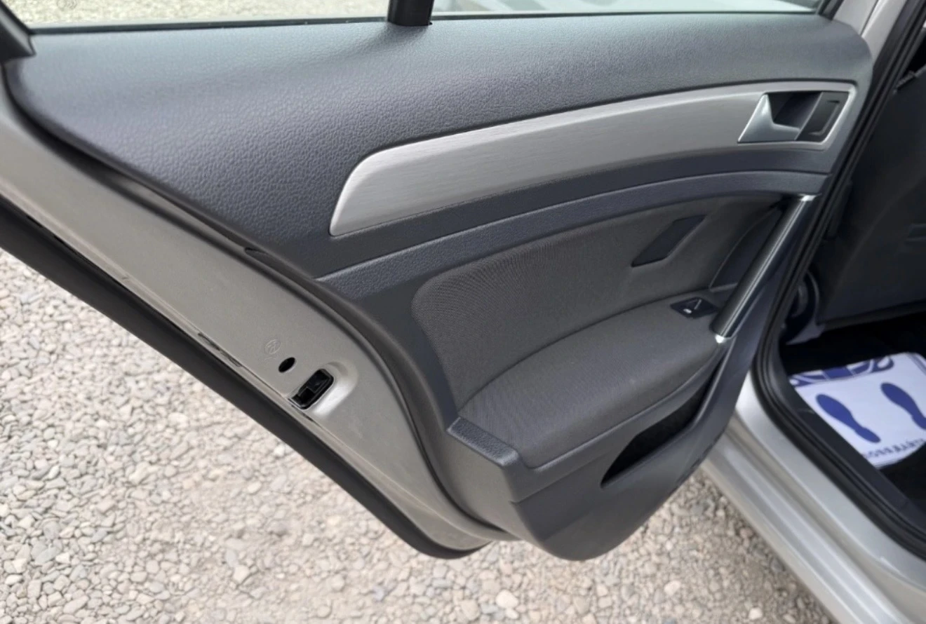 VW Golf 1.6 * HIGTLINE * АВТОМАТ * ЛИЗИНГ * , снимка 7 - Автомобили и джипове - 55341421