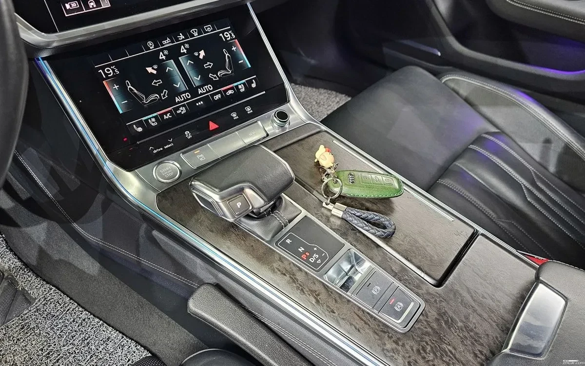 Audi A7 55TFSI / MEMORY/ OBDUHVANE / PODGREV / KEYLESS, снимка 8 - Автомобили и джипове - 55382947