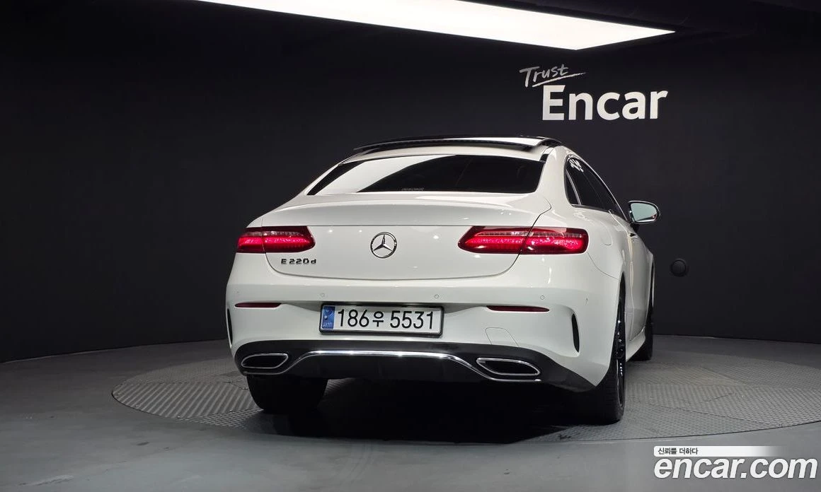 Mercedes-Benz E 220 E220d Coupe, снимка 4 - Автомобили и джипове - 56122894