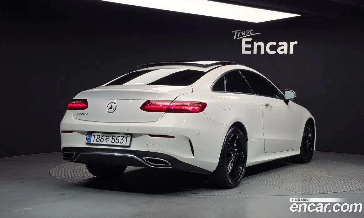 Mercedes-Benz E 220 E220d Coupe, снимка 2 - Автомобили и джипове - 56122894