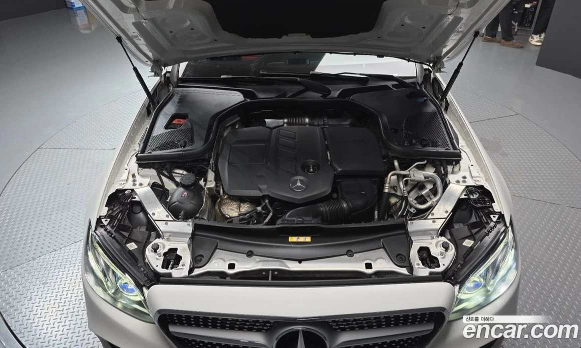 Mercedes-Benz E 220 E220d Coupe, снимка 6 - Автомобили и джипове - 56122894