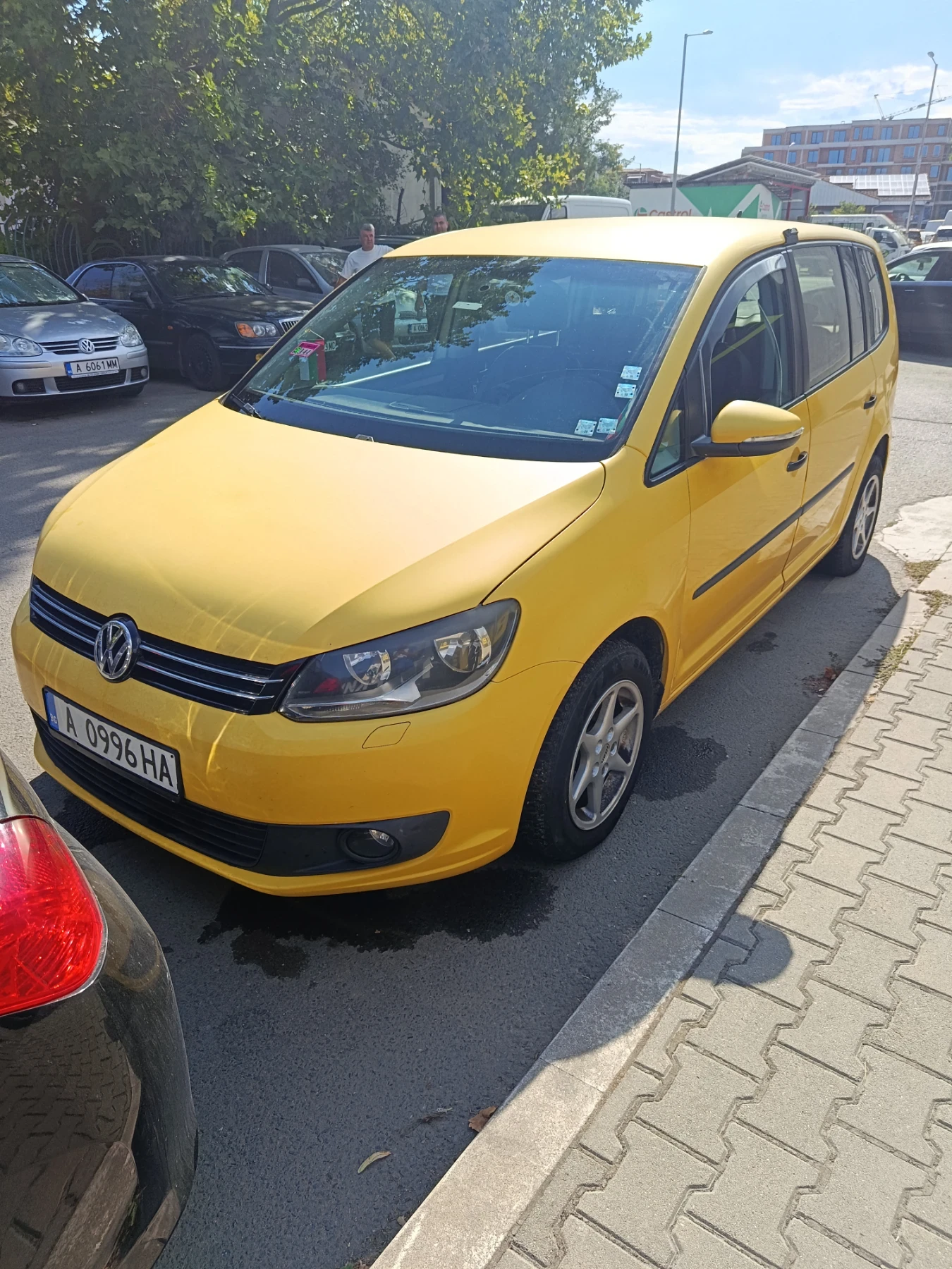 VW Touran 1.6 TDI, снимка 5 - Автомобили и джипове - 56163452