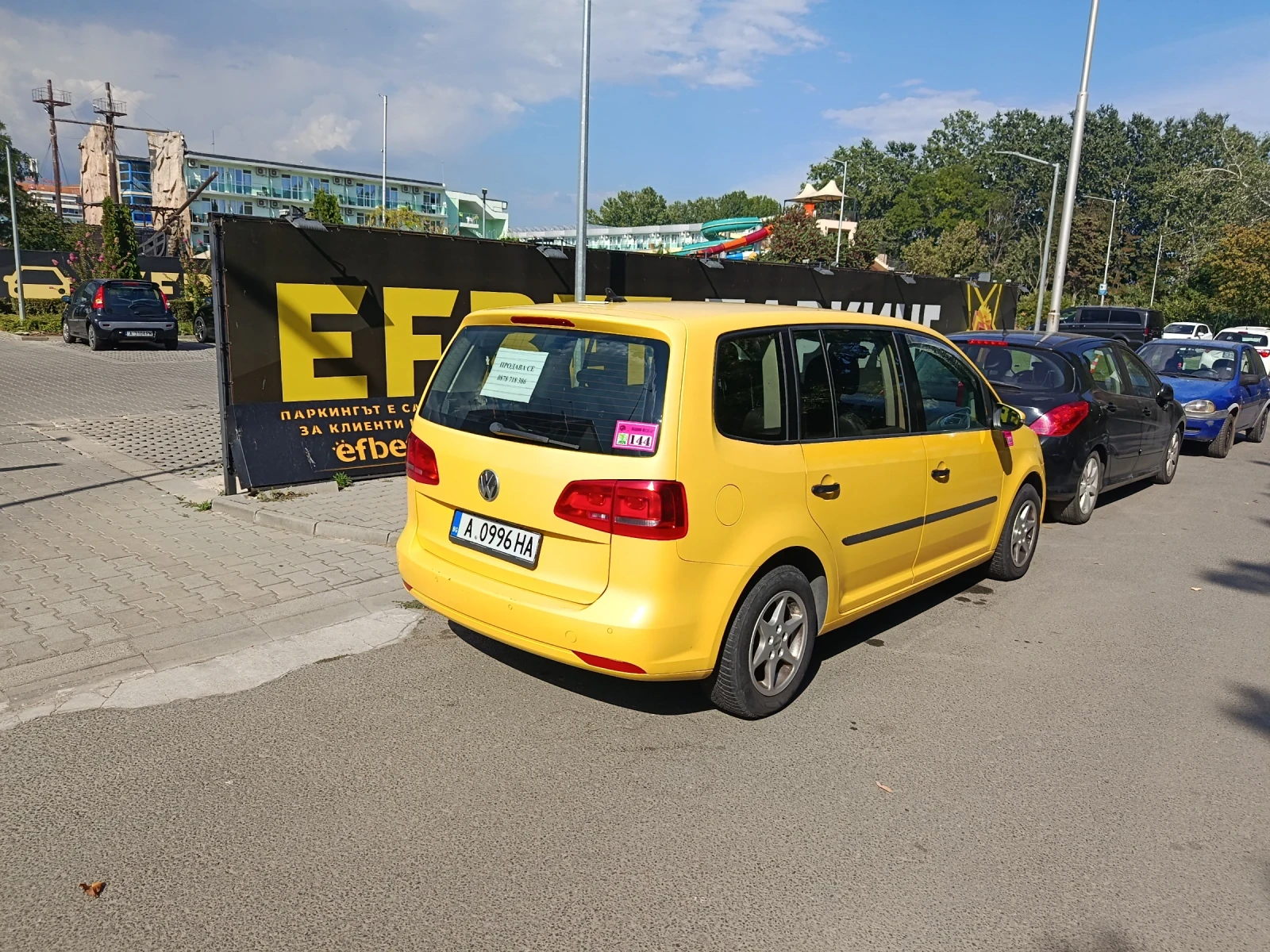VW Touran 1.6 TDI, снимка 3 - Автомобили и джипове - 56163452