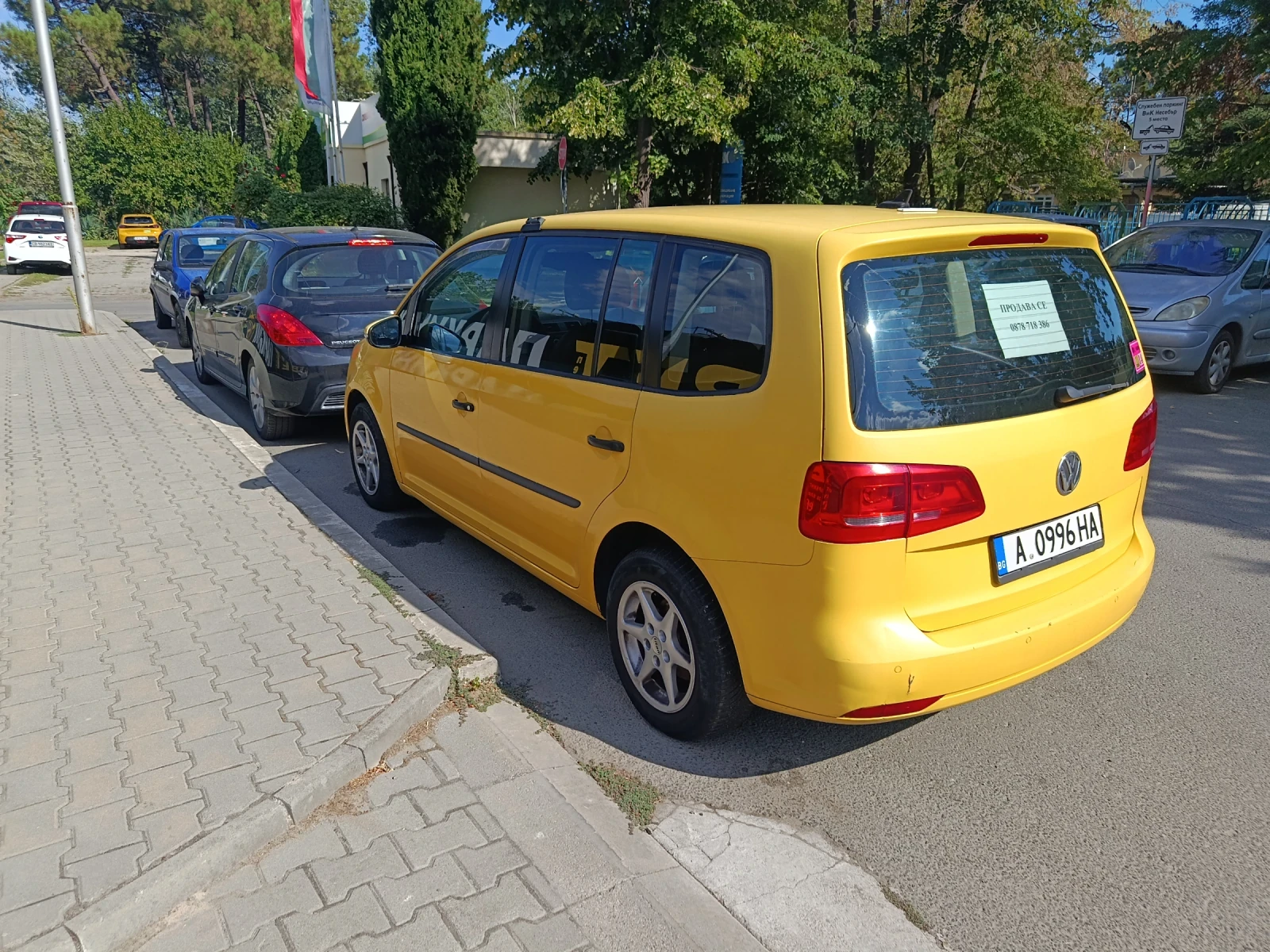 VW Touran 1.6 TDI, снимка 4 - Автомобили и джипове - 56163452